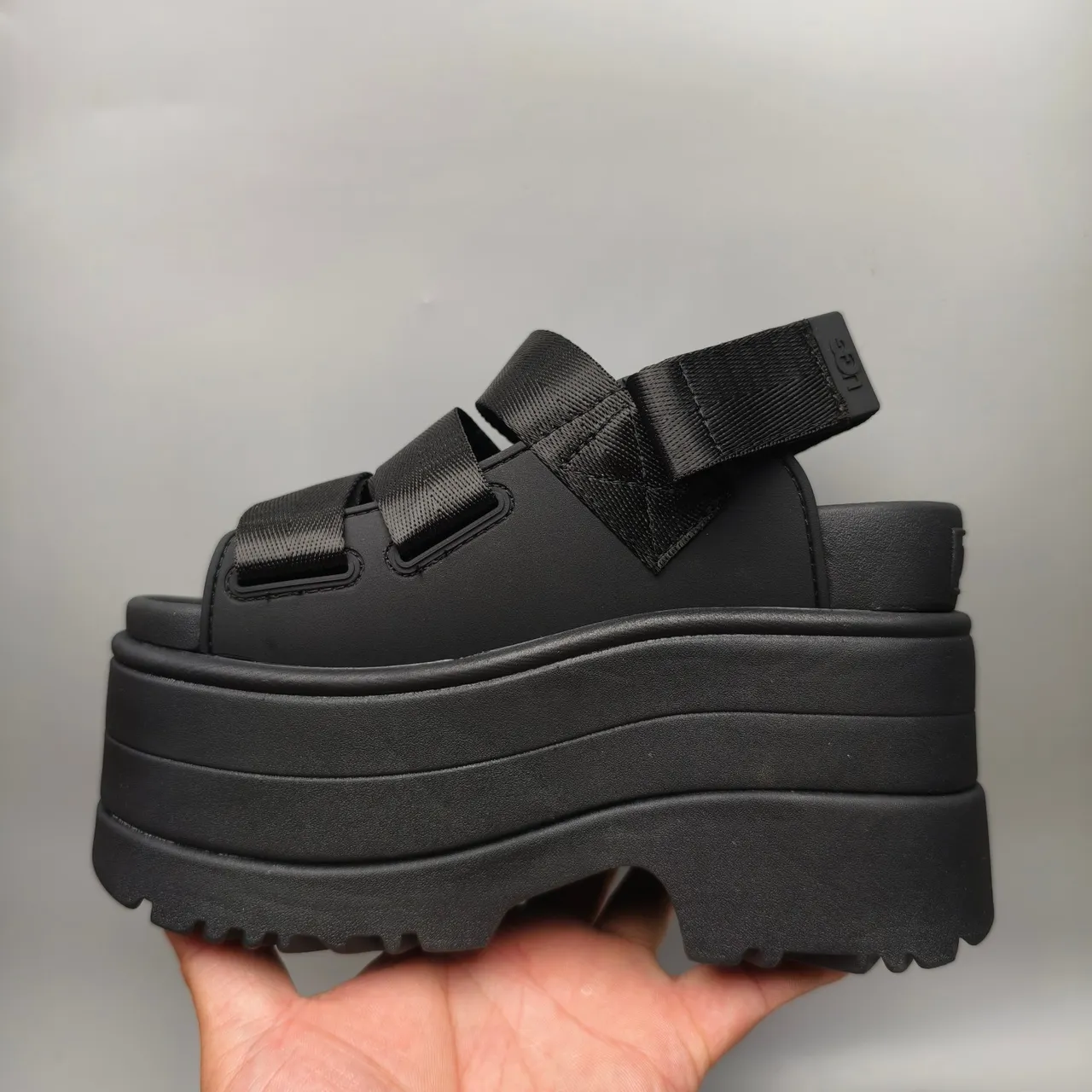UGG Black Platform Sole Multi-Strap Closure Casual Sandals 7