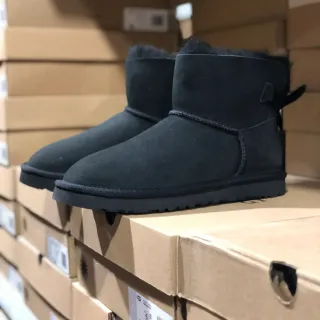 UGG কালো সুয়েড উপর শিয়ারলিং-লাইন্ড কাফ স্নো বুট