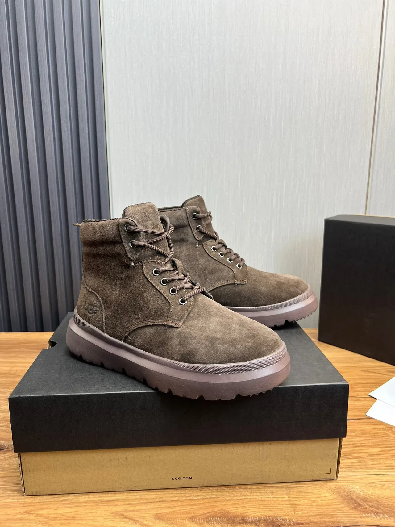 UGG ब्राउन सुड लेस-अप प्लेटफॉर्म वर्क बूट 3