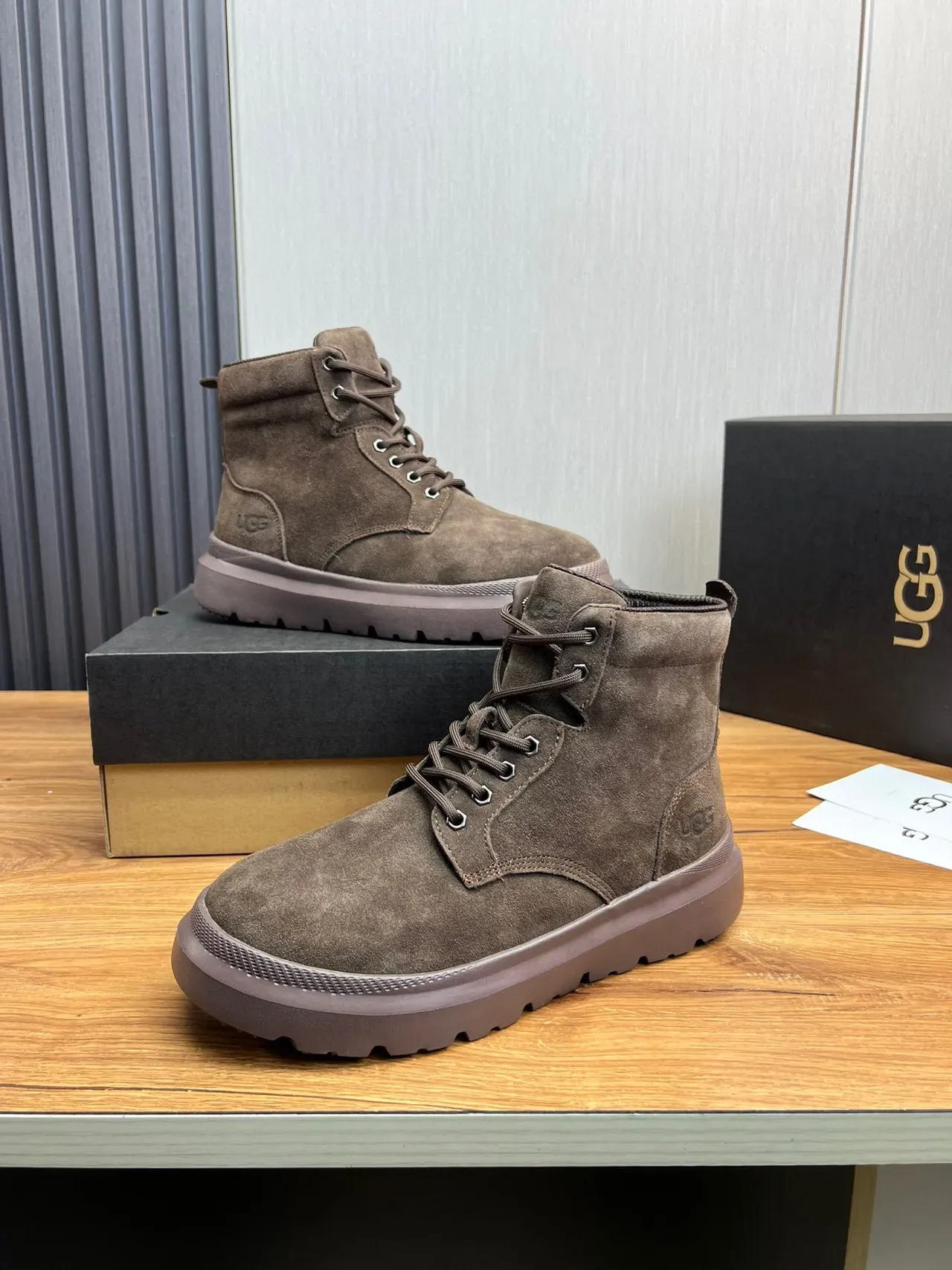UGG ब्राउन सुड लेस-अप प्लेटफॉर्म वर्क बूट 4