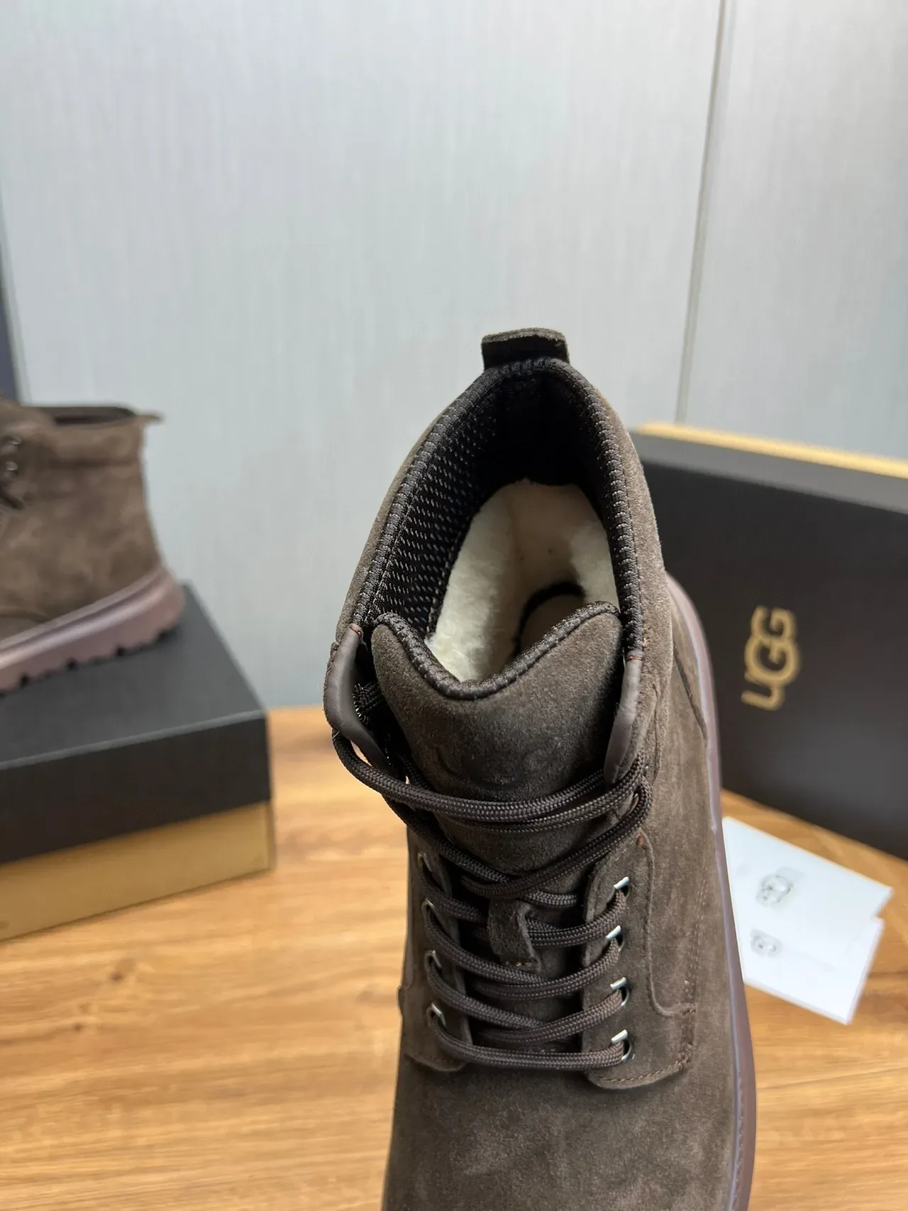 UGG ब्राउन सुड लेस-अप प्लेटफॉर्म वर्क बूट 8
