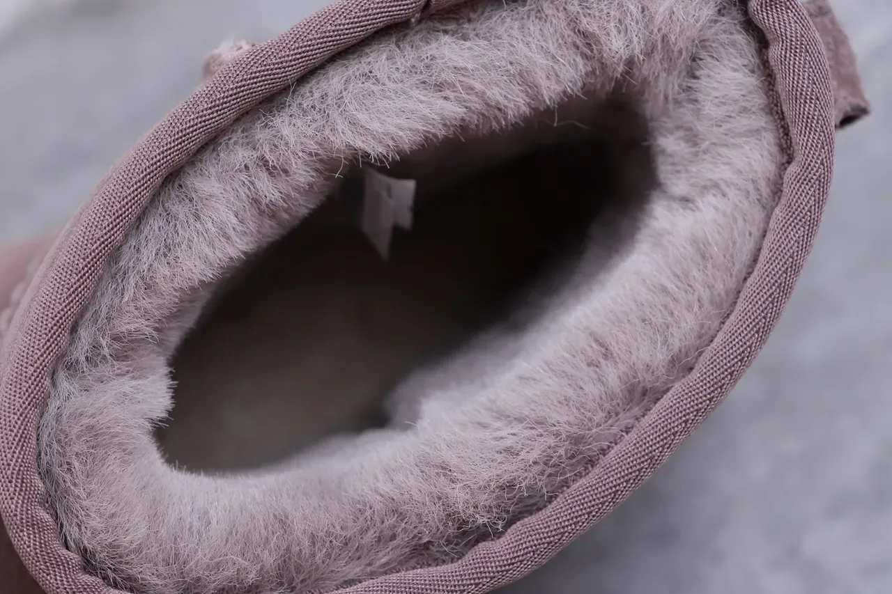 Bottes de Neige UGG Classic Mini en Daim Dusty Mauve Doublées en Shearling 2