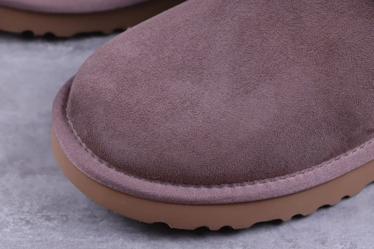 Bottes de Neige UGG Classic Mini en Daim Dusty Mauve Doublées en Shearling 4