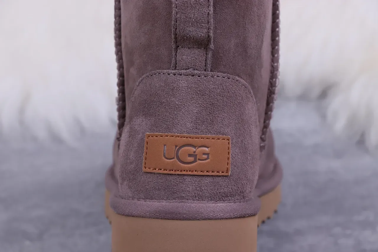 Bottes de Neige UGG Classic Mini en Daim Dusty Mauve Doublées en Shearling 5