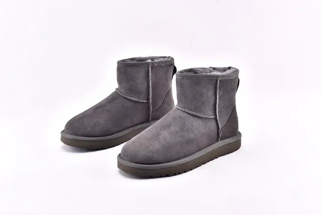 UGG Classic Mini 灰麂皮羊毛内里雪靴 2