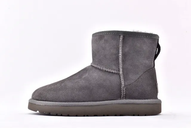 UGG Classic Mini 灰麂皮羊毛内里雪靴 8