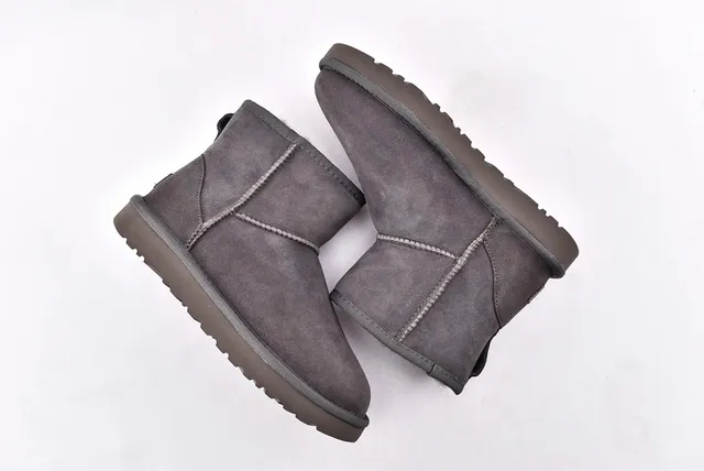 UGG Classic Mini 灰麂皮羊毛内里雪靴 11