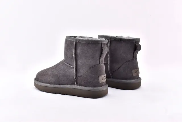 UGG Classic Mini 灰麂皮羊毛内里雪靴 13