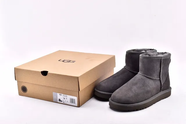 UGG Classic Mini 灰麂皮羊毛内里雪靴 14