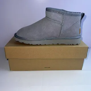 UGG Classic Mini Botas de Nieve de Ante Gris