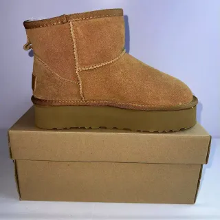 UGG Clásico Mini Plataforma Ante Tan Botas de Nieve
