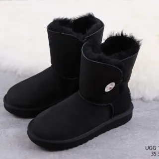 UGG Classic Short Botas de Nieve de Ante Negro con Forro de Piel de Cordero