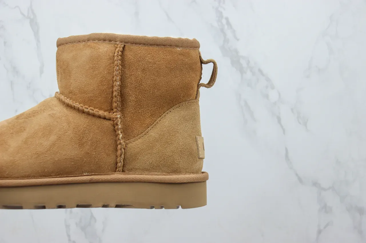 UGG Classic Short চেস্টনাট সুয়েড শিয়ারলিং লাইন্ড স্নো বুট 3