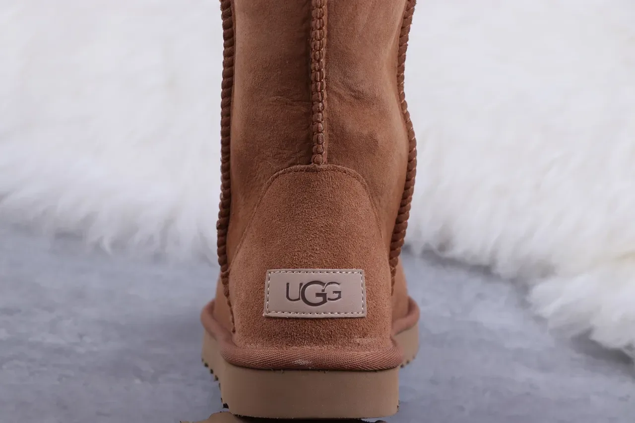 UGG Botas de media caña Classic Tall en ante Chestnut forradas de shearling 5