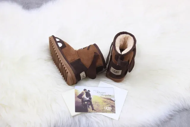 UGG Kids Dog-Face Shearling-Lined Brown Snow Boots 8