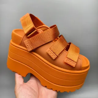 UGG 橙色平台凉鞋 休闲凉鞋
