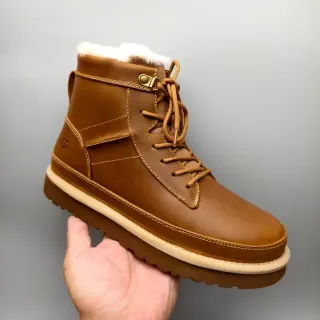 UGG Tasman বাদামি বেইজ শিয়ারলিং লাইন্ড লেস-আপ স্নো বুট