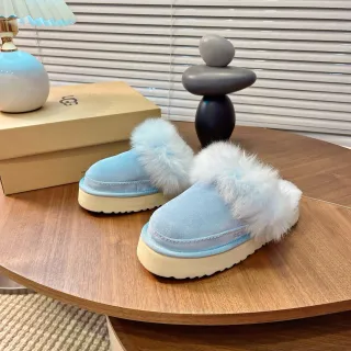 UGG Tasman نعال منصة بلون أزرق فاتح مع إطار فرو