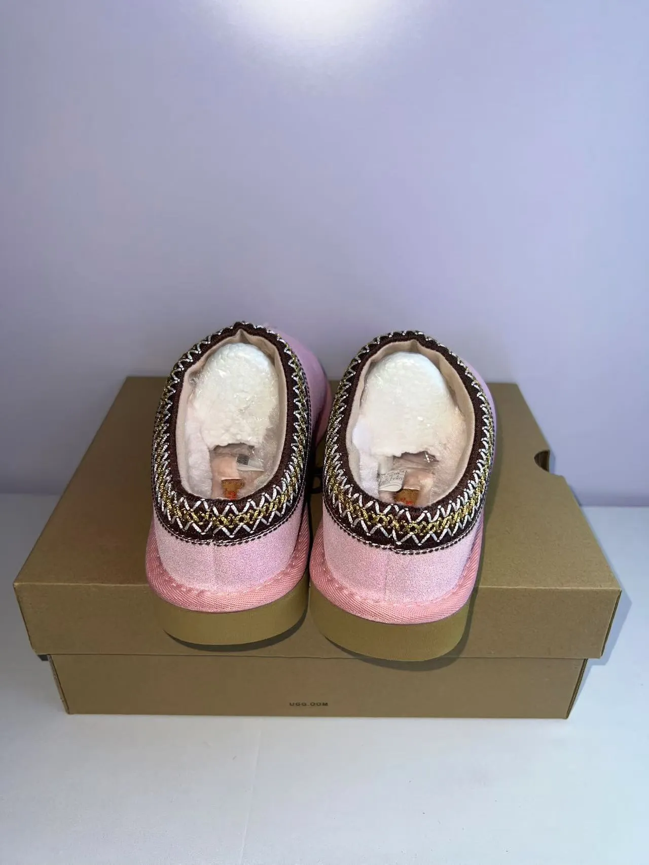 UGG Tasman Chaussures Casuales à tige en daim rose marron avec ourlet tressé et col 5
