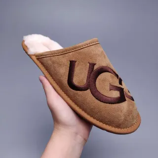 UGG Tasman تان سويد شيرلينج لاين إمبرويدريد لوجो نعال