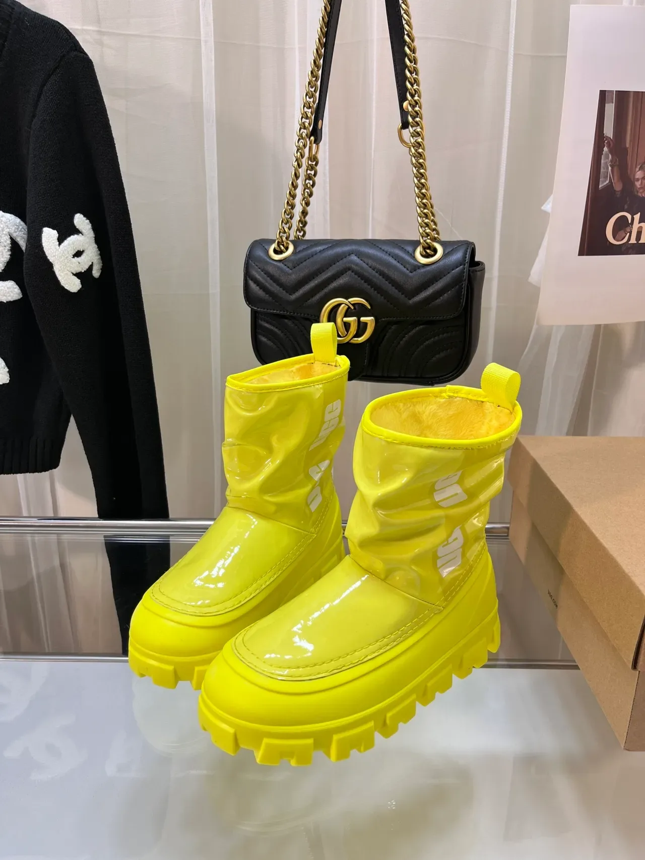 UGG Yellow Glossy Patent-Like Upper Chunky Lug Sole Snow Boots 9