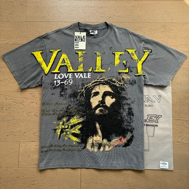 تي شيرت Vale Forever رمادي بطبعة دينية متهالكة 4