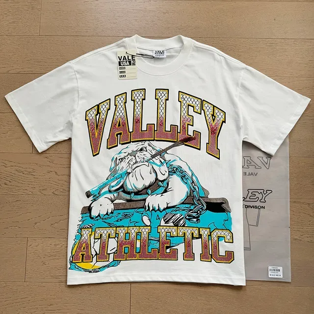 تي شيرت أبيض بطباعة جرافيك Vale Forever Valley Athletic 4