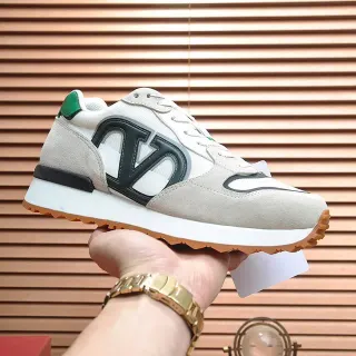 Valentino بيج أسود Retro Runner سيليوهيت سويد وشبكة علوية Lifestyle Sneakers