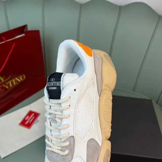 Valentino Bege Tênis Chunky Sola Branca Malha e Camurça 3
