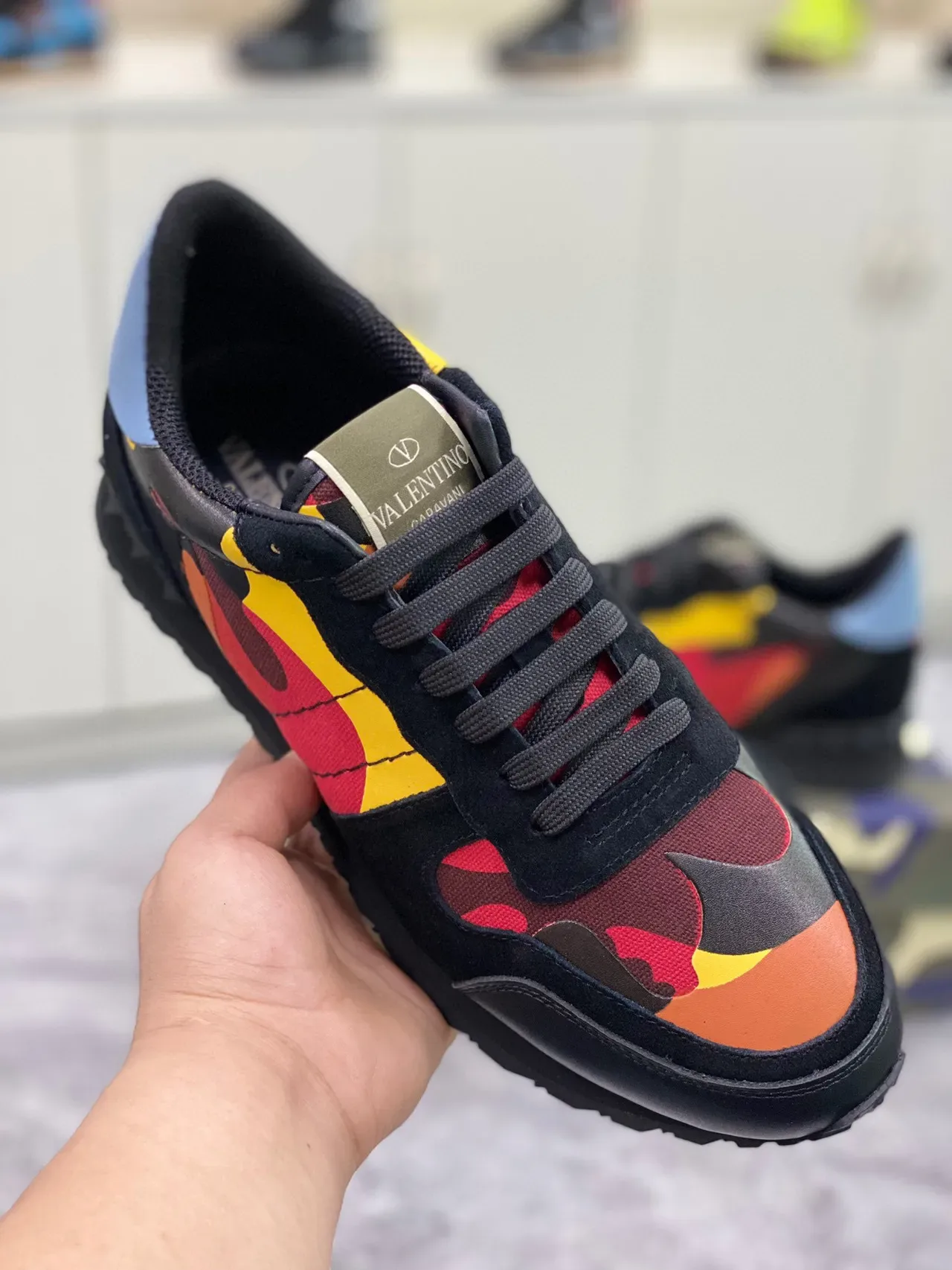 Valentino Sneakers Lifestyle Noir Multicolore Imprimé Camouflage Suede Et Textile 2