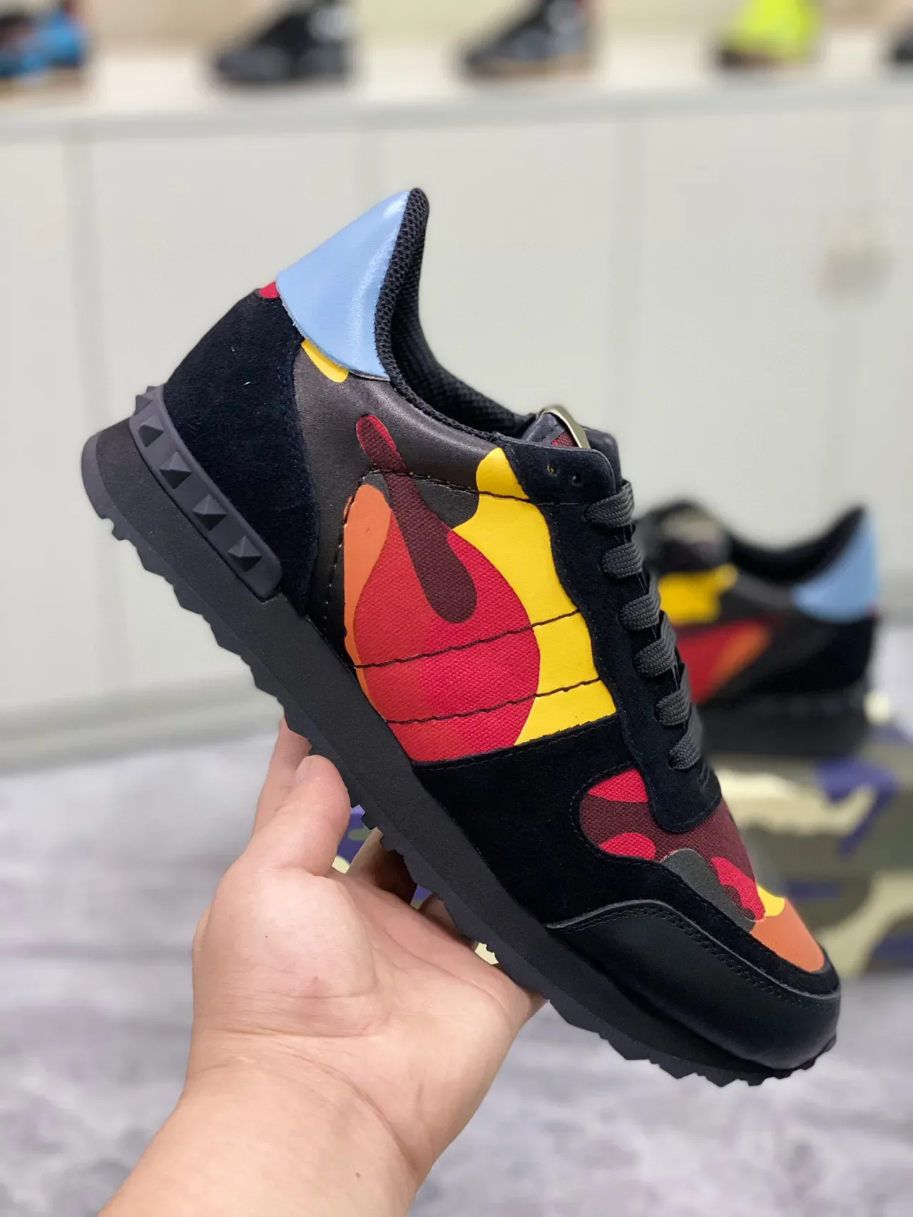 Valentino Sneakers Lifestyle Noir Multicolore Imprimé Camouflage Suede Et Textile 4