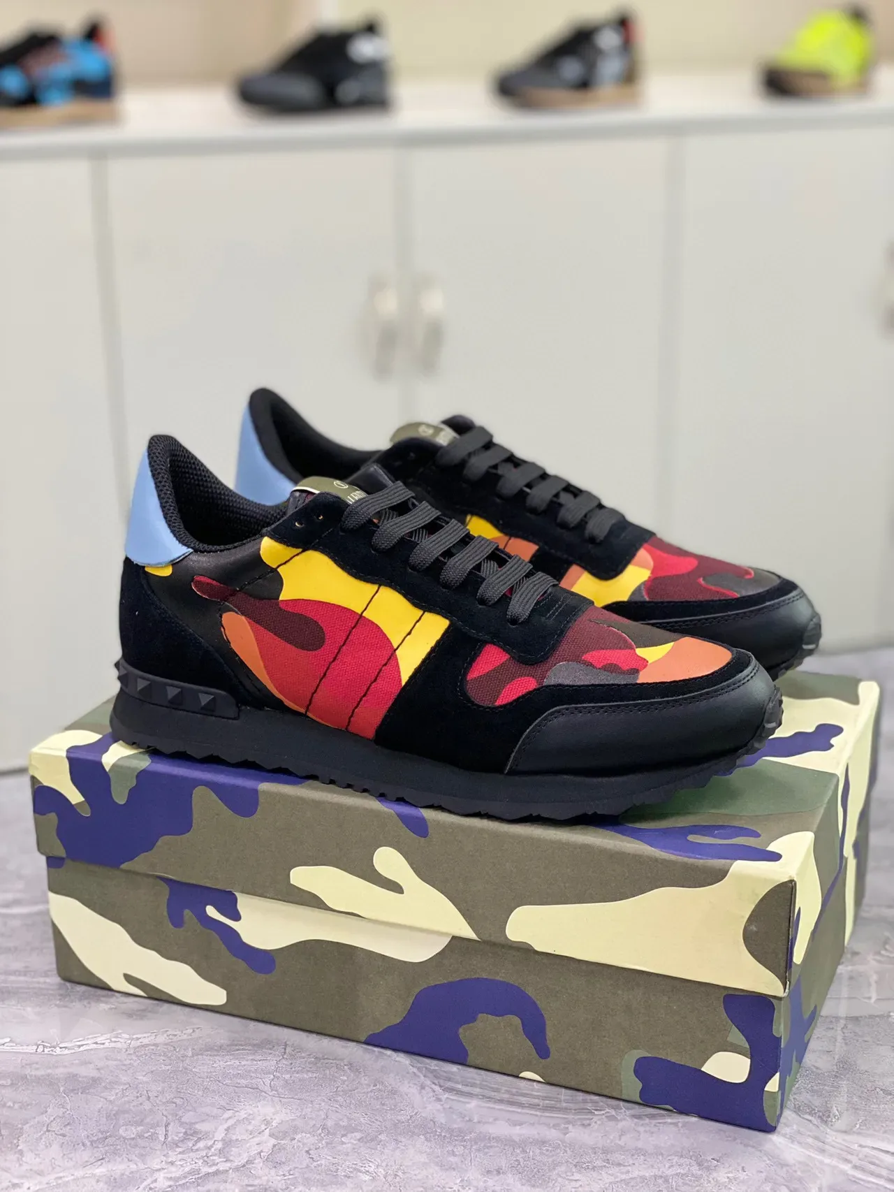 Valentino Sneakers Lifestyle Noir Multicolore Imprimé Camouflage Suede Et Textile 9