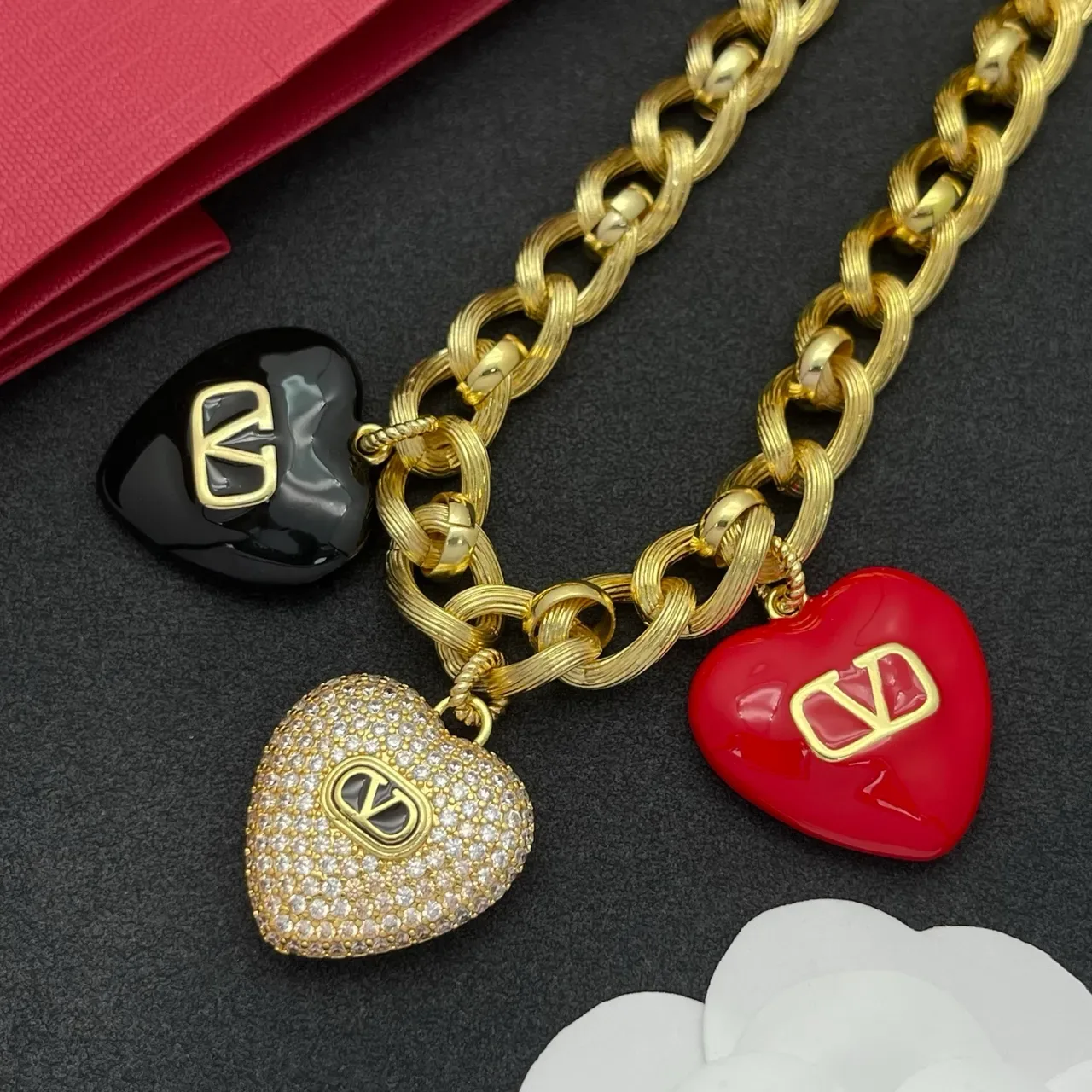 Collier Valentino Or Multicolore Chaîne Curb Épaissie Triple Pendentif Cœur 6