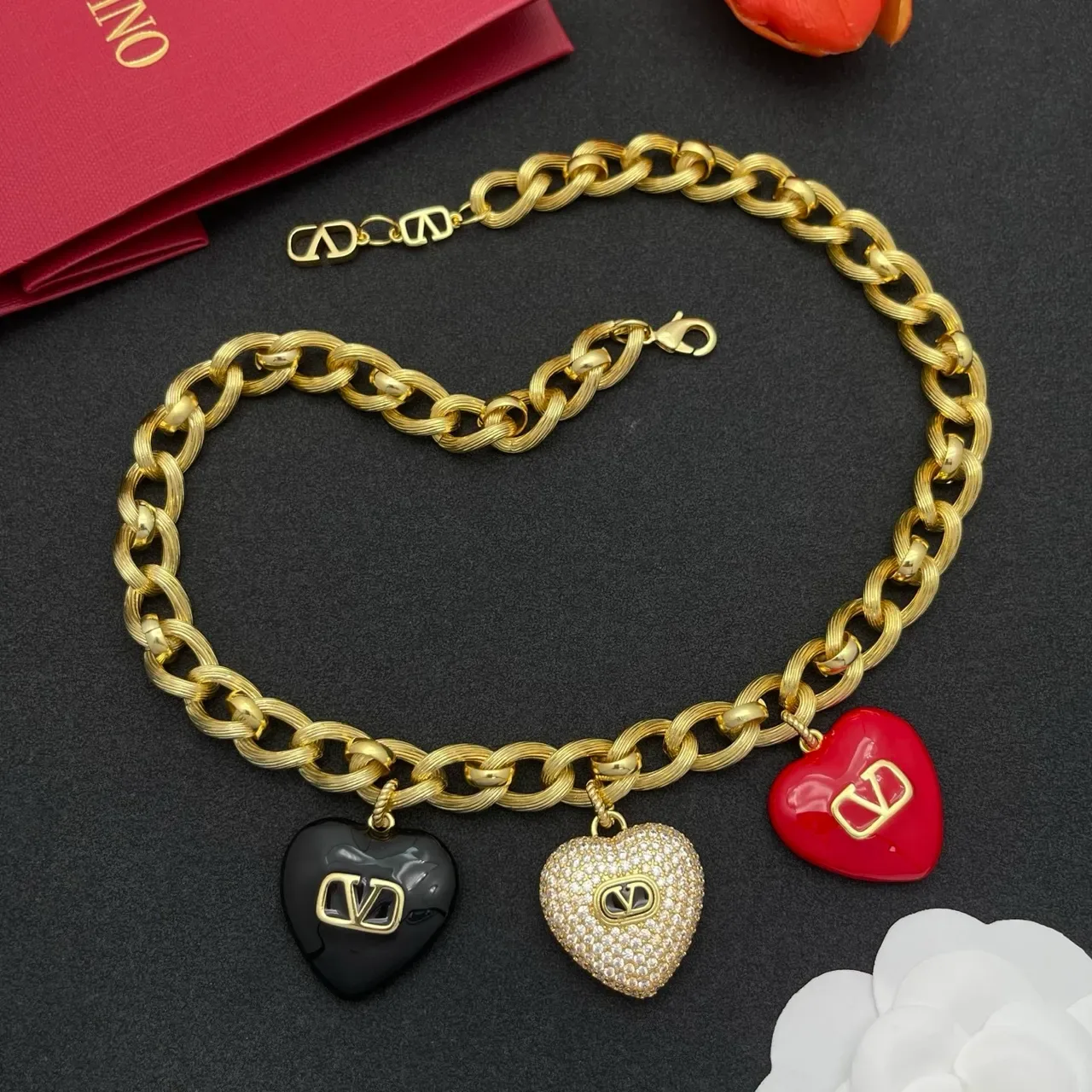 Collier Valentino Or Multicolore Chaîne Curb Épaissie Triple Pendentif Cœur 8