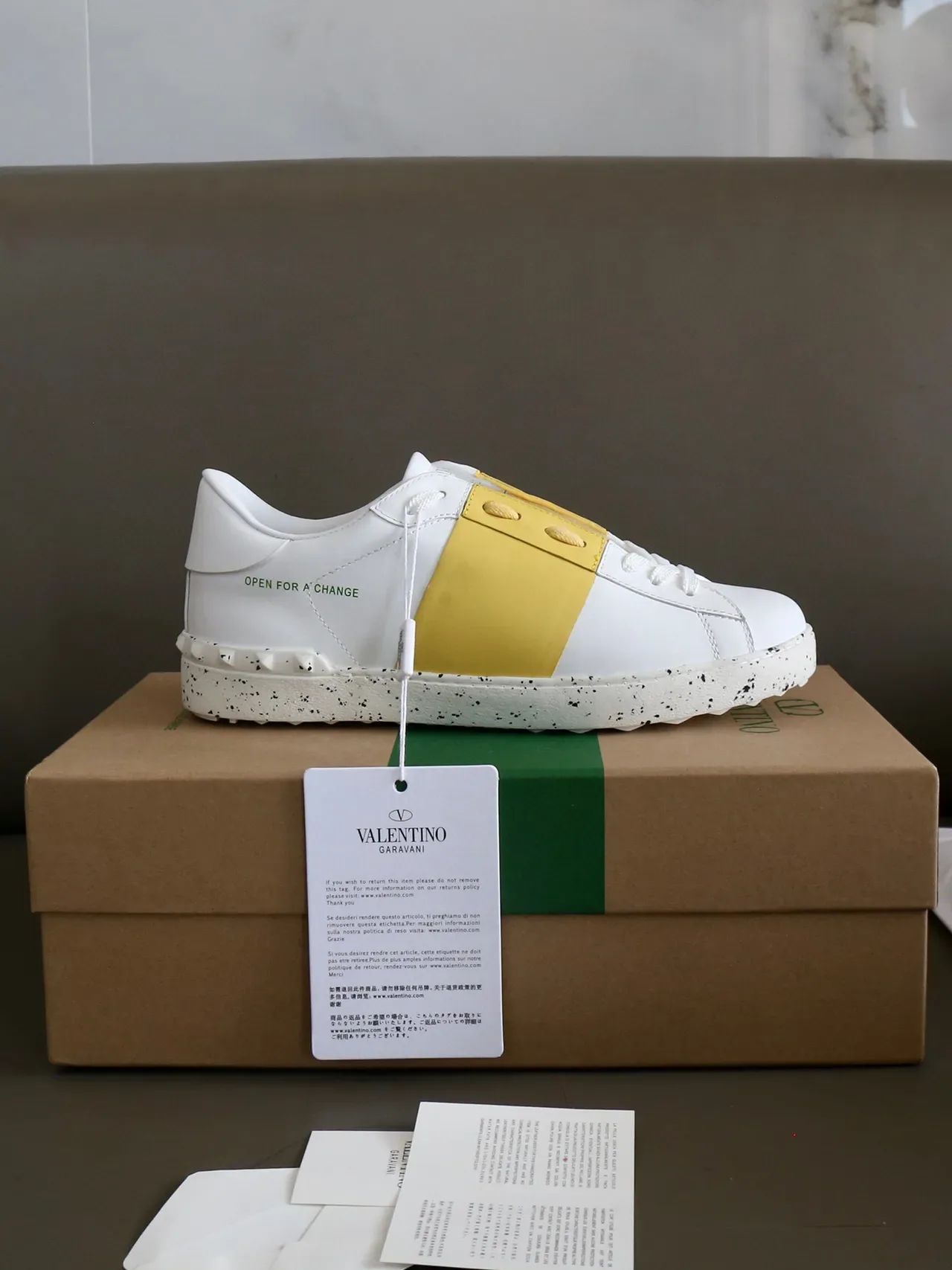 Valentino Open Sneakers Lifestyle Blanc et Jaune Color-Block 1