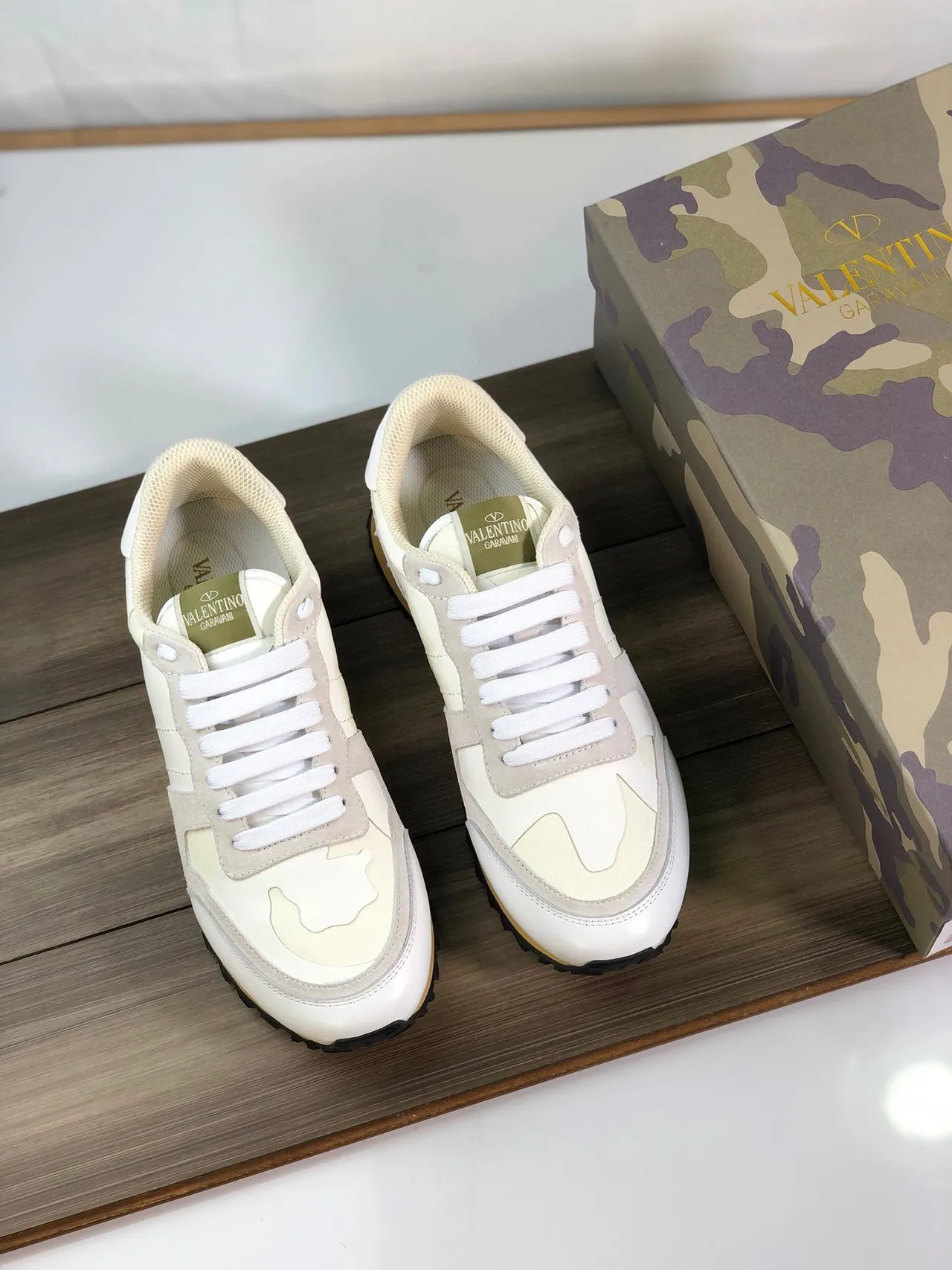 Valentino Rockstud Beige Gold Mixed-Material Upper Pyramid Stud Heel Lifestyle Sneakers 7