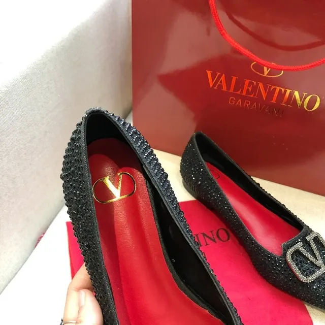 Valentino Rockstud مزين بالكريستال رأس مدبب لوفر 3