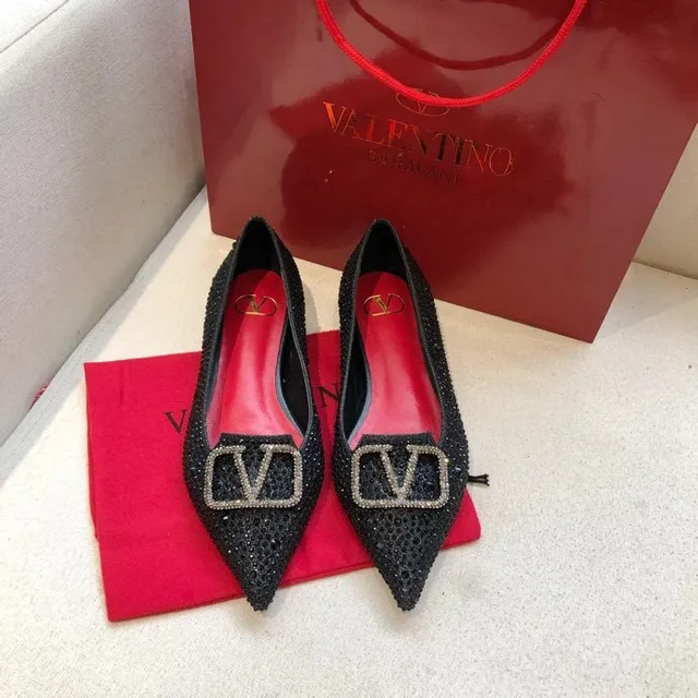 Valentino Rockstud مزين بالكريستال رأس مدبب لوفر 5