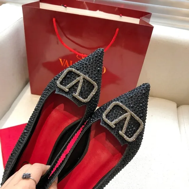 Valentino Rockstud مزين بالكريستال رأس مدبب لوفر 6