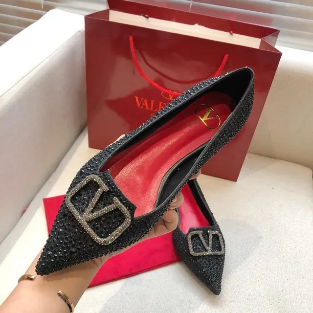 Valentino Rockstud مزين بالكريستال رأس مدبب لوفر 8