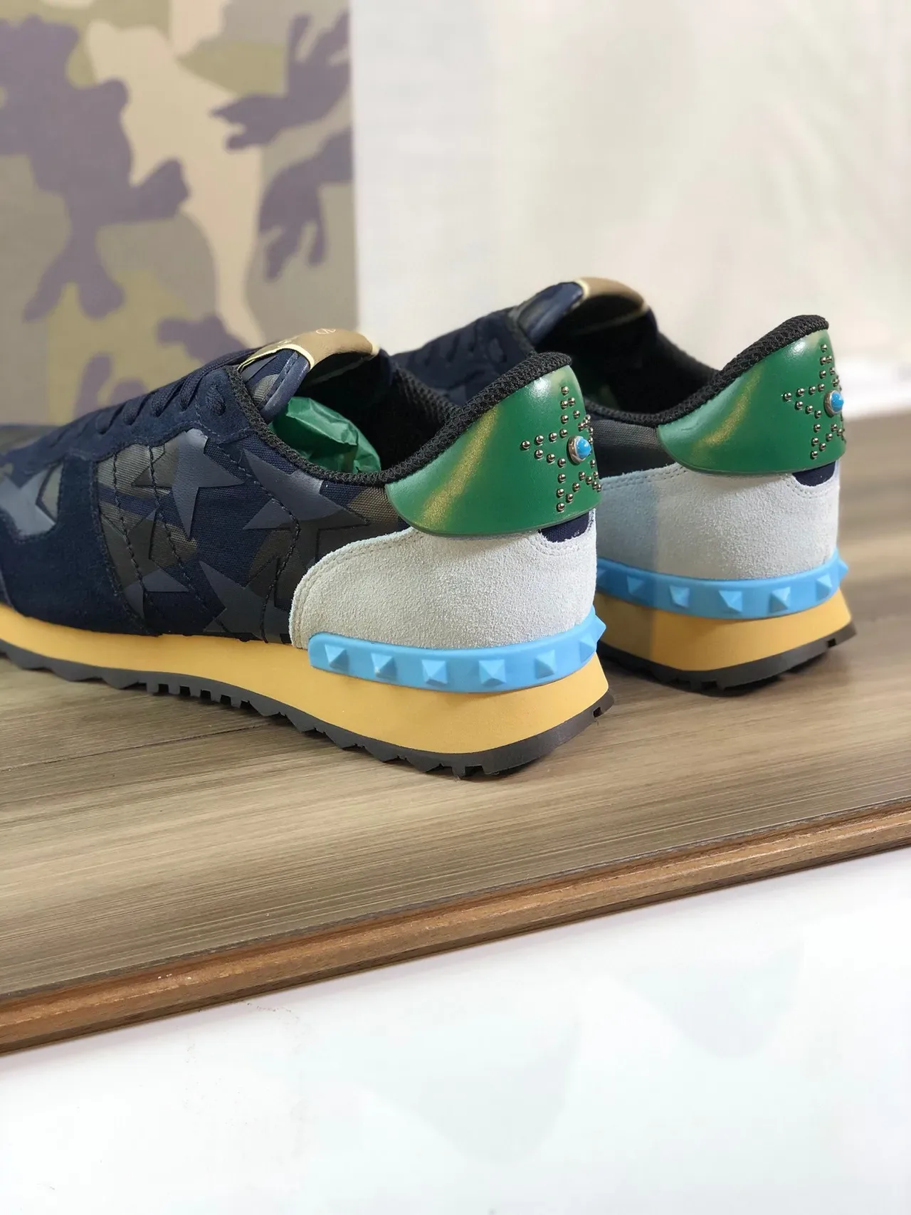 Valentino Rockstud Runner sneakers lifestyle marine vert bleu motif étoile 2
