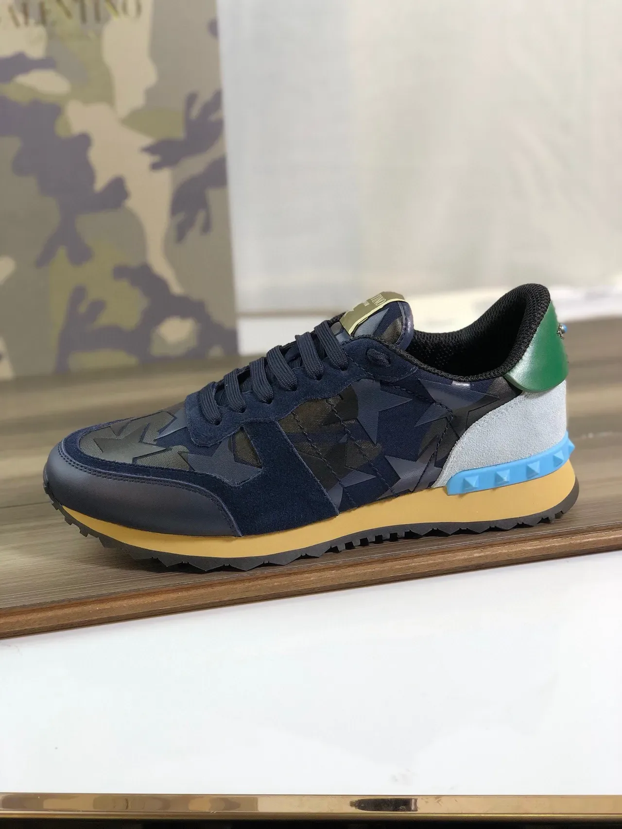 Valentino Rockstud Runner sneakers lifestyle marine vert bleu motif étoile 8