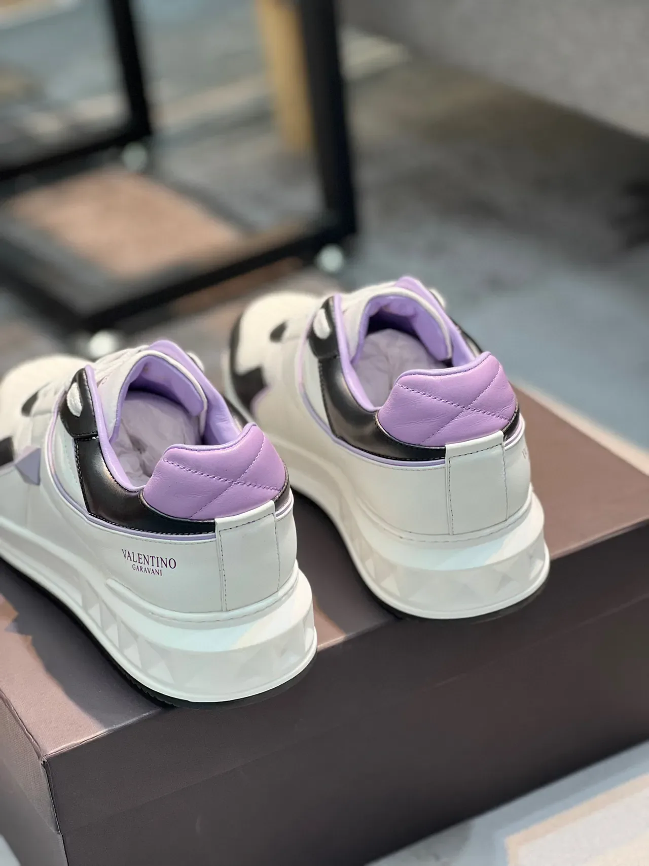 Sneakers Lifestyle Valentino Rockstud Style Blanc Noir Violet 2
