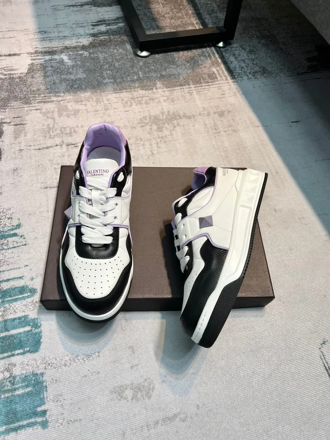 Sneakers Lifestyle Valentino Rockstud Style Blanc Noir Violet 3