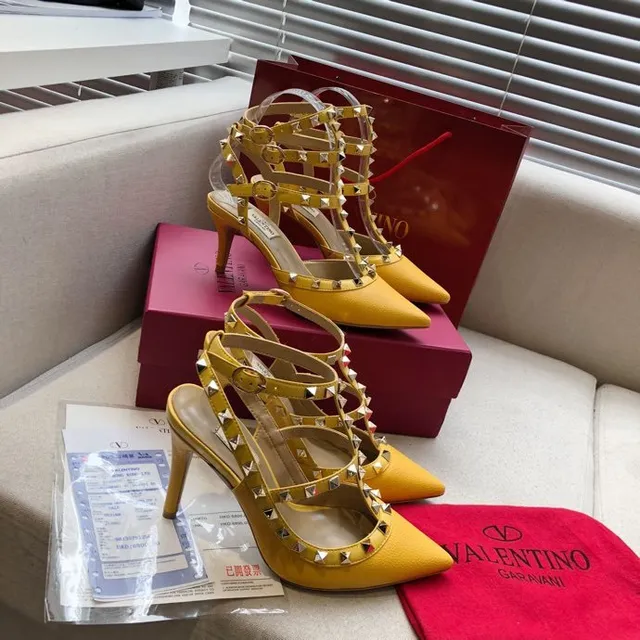 Valentino Rockstud Yellow Leather Pyramid Stud Stilettos 6