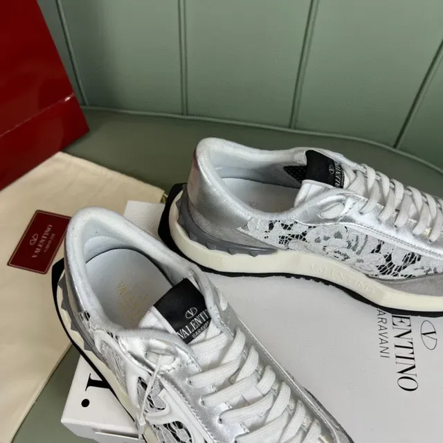 Valentino Argent Noir Maille avec Motif de Dentelle Supérieur Oversized Logo Blanc V Sneakers Lifestyle 5