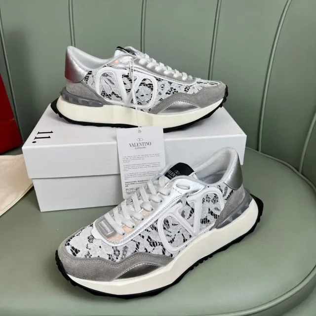 Valentino Argent Noir Maille avec Motif de Dentelle Supérieur Oversized Logo Blanc V Sneakers Lifestyle 8
