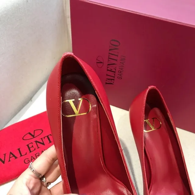 Valentino VLOGO Pump Red Gold Pointed-Toe Stiletto Heel Pump 3