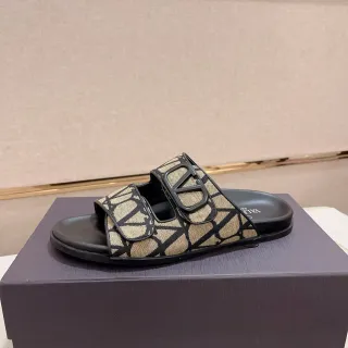 Valentino VLogo Sandalias Beige Monograma Correa Negra