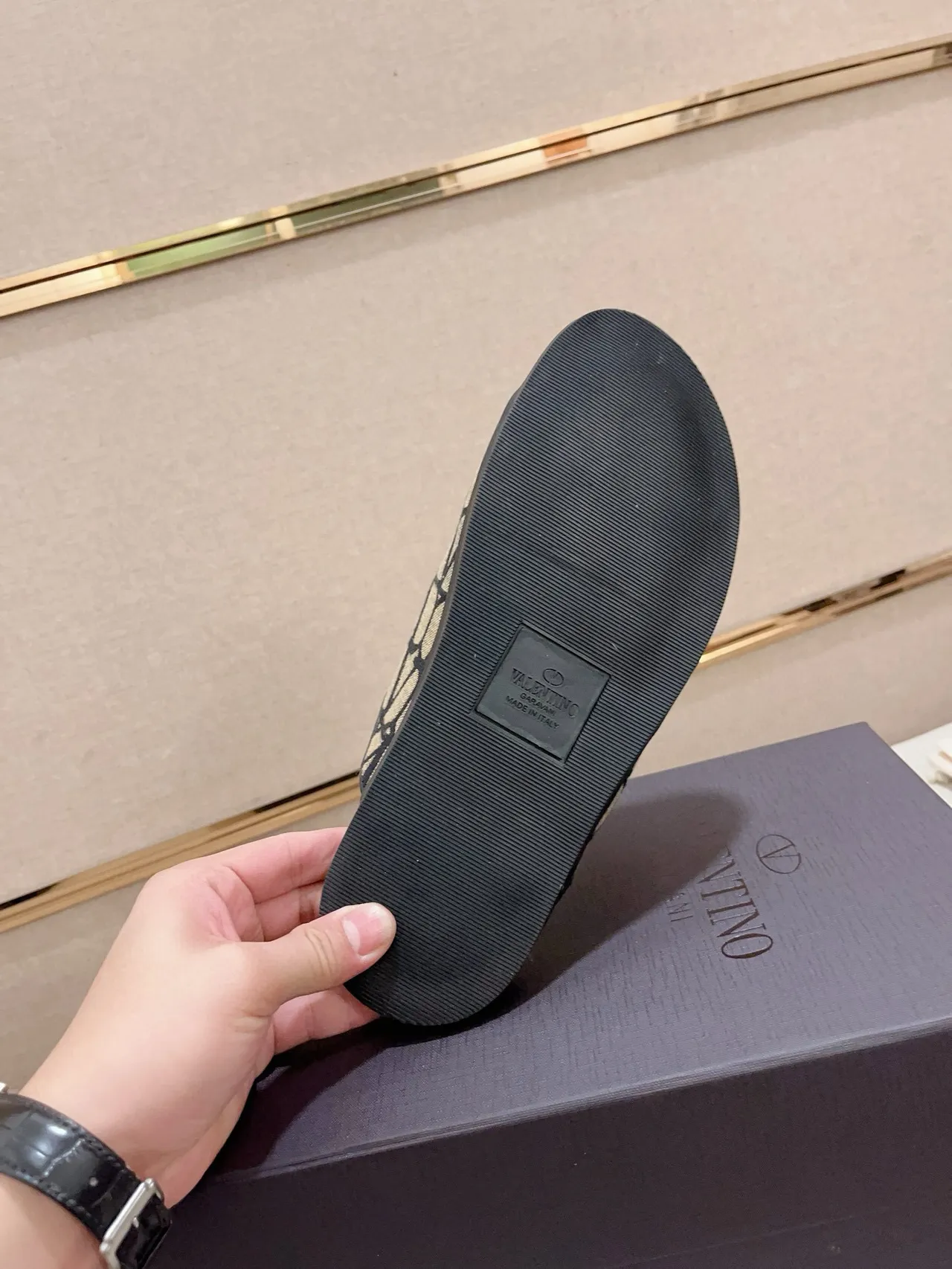 Valentino VLogo سلايد بيج مونوغرام حزام أسود نعال 9